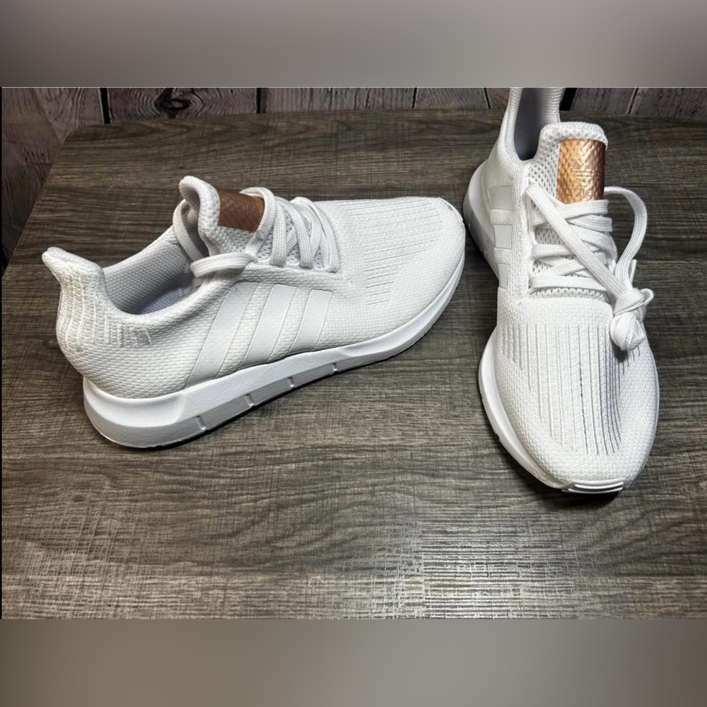 Women’s Adidas Sz 8 Swift Run Knit White Rose Gold New no Tag No Box Clean Girl